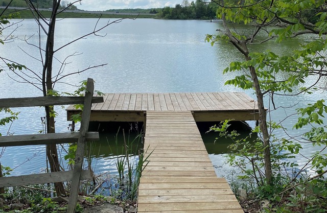 Brand New Lakefront Cabin with hot tub close to Ark Encounter