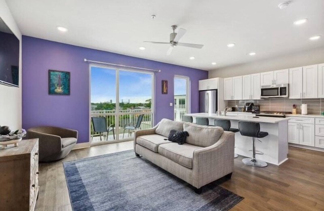 *BRAND NEW LISTING* Luxury Penthouse Near the French Qtr. w/parking
