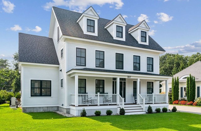 BRAND-NEW Luxurious Modern Farmhouse in Downtown Ogunquit!