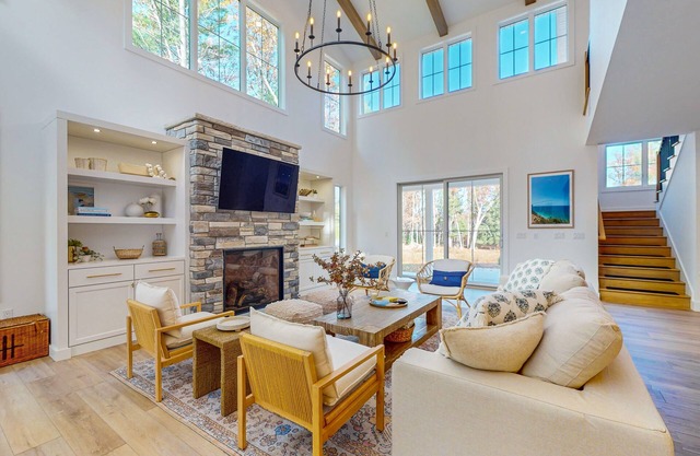 Brand New Luxurious Home, w/Fire pit, Gas Grill, near Lakes & Trails!