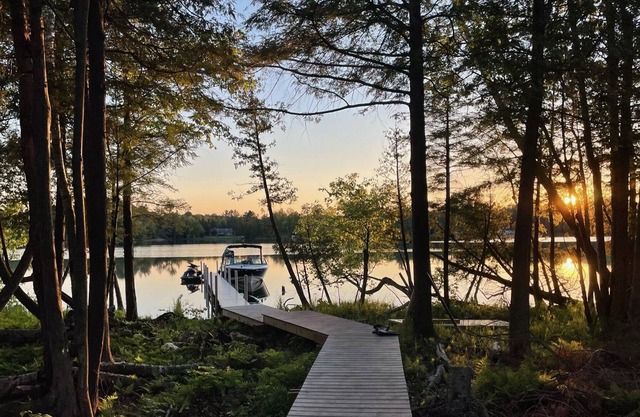 Brand New Luxury 2 Story Lakefront Cottage