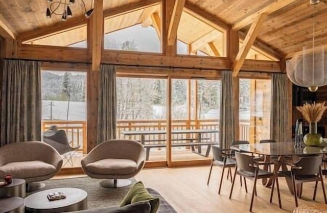 Brand New Luxury Chalet - Ski in/out - 6 bedrooms - close to the village