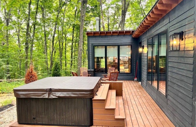 Brand New Luxury Tiny Home -10 Min 2 Hocking Hlls