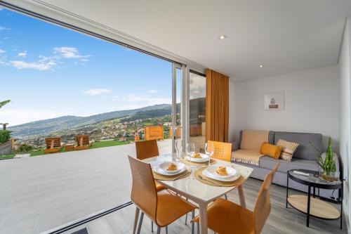 Brand new private modern apartment with Patio and Sea View