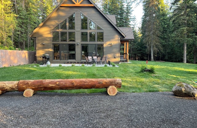 Brand New Prospector's Cabin with Hot-tub