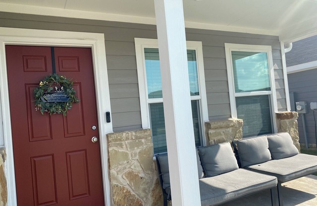 Brand New Relaxing Home with Office and Massage Chair in Quiet Neighborhood