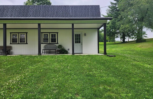 Brand new studio apartment with queen bed, queen pull out, WIFI and AC .