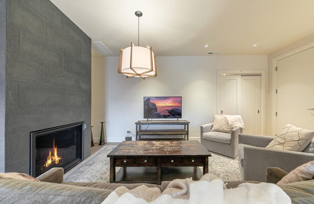 Brand New Top Floor Condo in Truckee