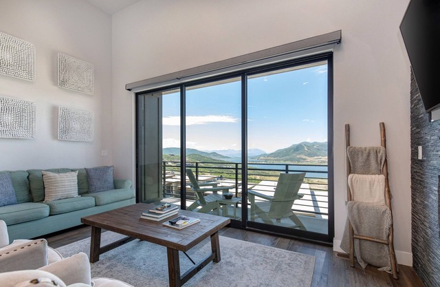 Brand-new townhome with breathtaking views - 12 mins to Park City & Deer Valley