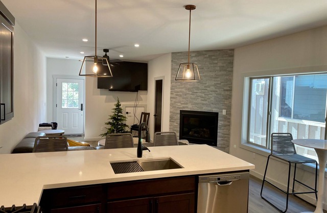 Brand New Truckee Townhome 5 Mins from Downtown