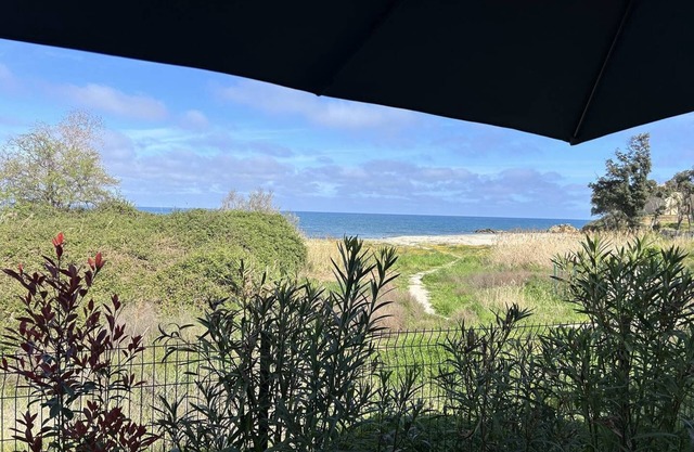 BRAVONE 74-sea view-waterfront-heated pool-wifi