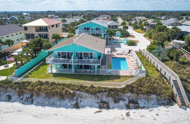 Breath taking views in this 2 bedroom condo on New Smyrna Beach