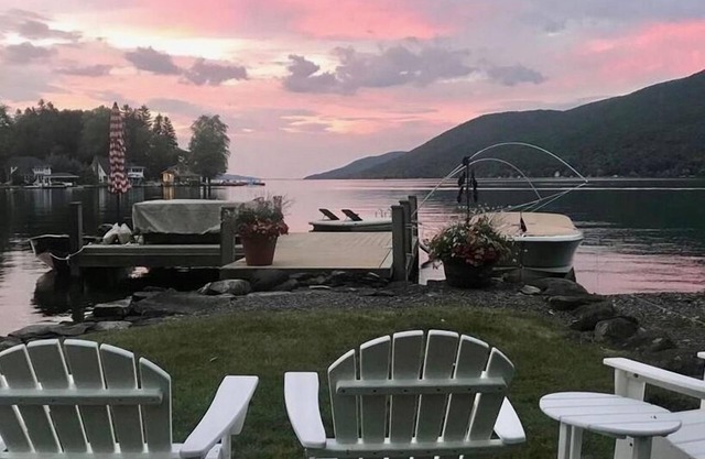 Breathtaking Canandaigua Lake Home In A Quiet Cove only 7 min from Bristol Mtn!