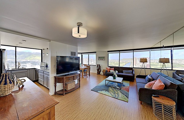 Breathtaking Hawaiian Monarch Penthouse | Views!