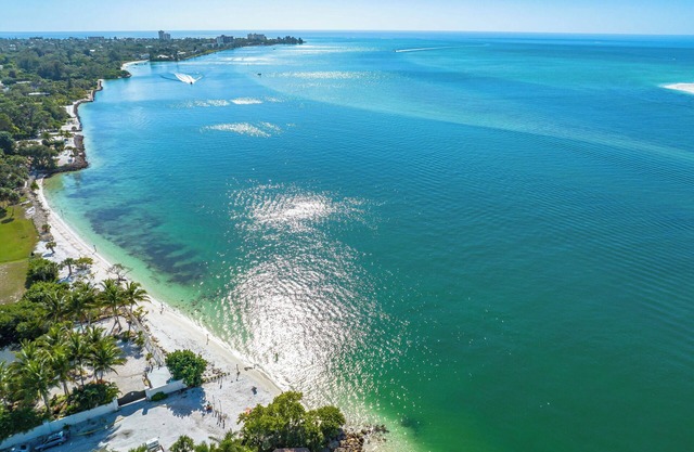 Breathtaking Pet Friendly 4Bed Home w Private Pool!