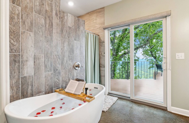 Breathtaking View - Soaking Tub - Fire Pit - Grill