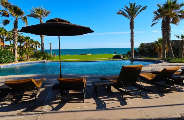 Breathtaking views *Great Rates* in luxurious Bella Sirena on Sandy Beach