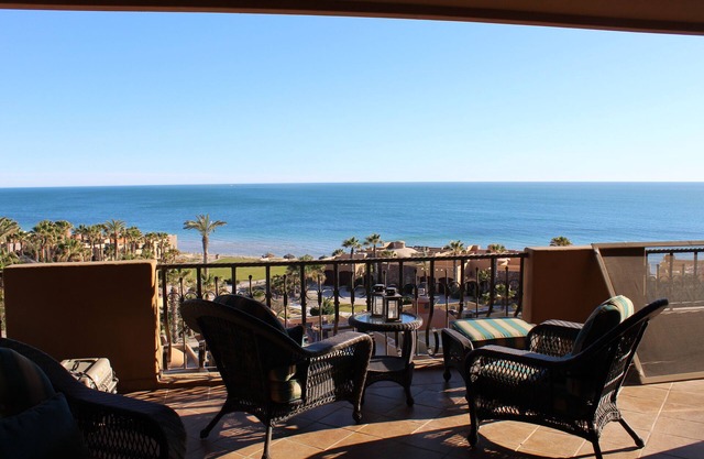Breathtaking views *Great Value* @ luxurious Bella Sirena on Sandy Beach