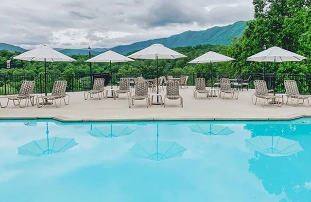 Breathtaking views Smoky Mountains near Gatlinburg, PIdgeon Forge & Dollywood.