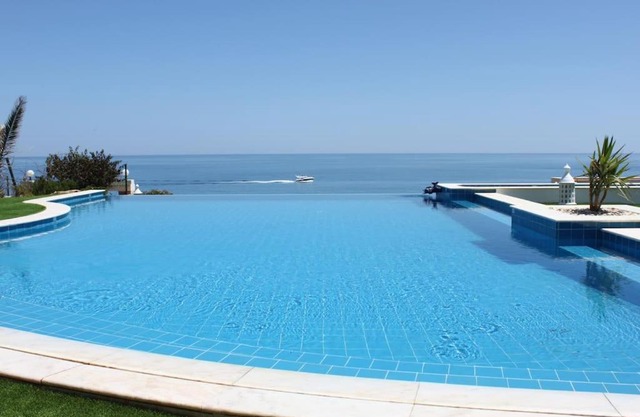 Breathtaking Villa with infinity pool over the sea