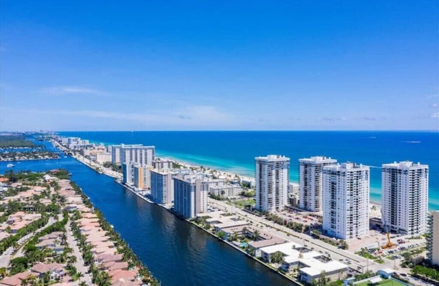 Breathtaking water view condo