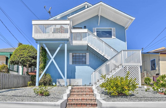 Breezy Monterey Apt: Walk to Downtown & Beach