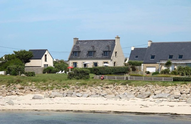 Breton House Facing the Sea with Large Garden and Beach Access