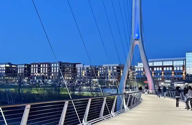 Bridge Park ~ Dublin 1BR/1BA Wonderfully Decorated