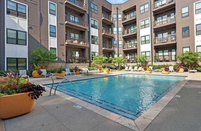 Bridge Park Luxe Summ