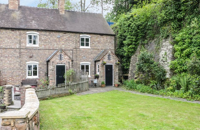 BRIDGE VIEW COTTAGE, family friendly, with open fire in Ironbridge