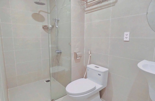 * Bright 1BR Near Lotte Tay Ho
