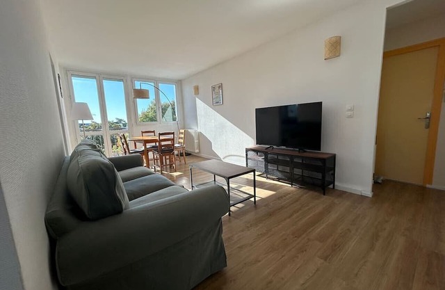 Bright 3 bed apartment Tours Nord
