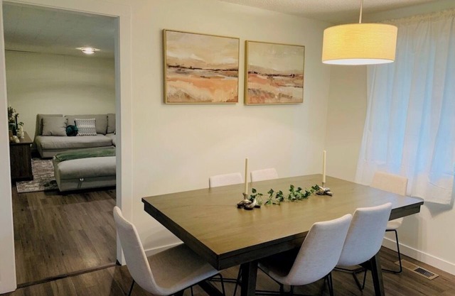 Bright 3BR Bellevue Haven, Minutes to Downtown,entire house