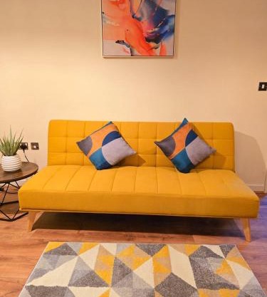 Bright 4-Bed Swansea Getaway with Parking