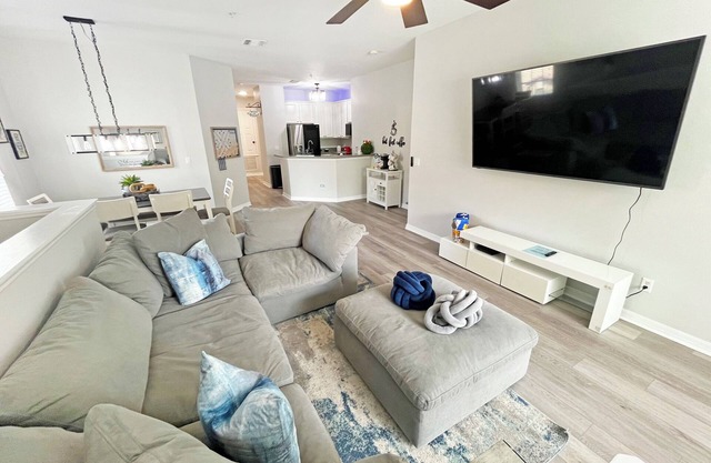 Bright and contemporary resort property - Recently updated/themed - within 10 mins of Disney