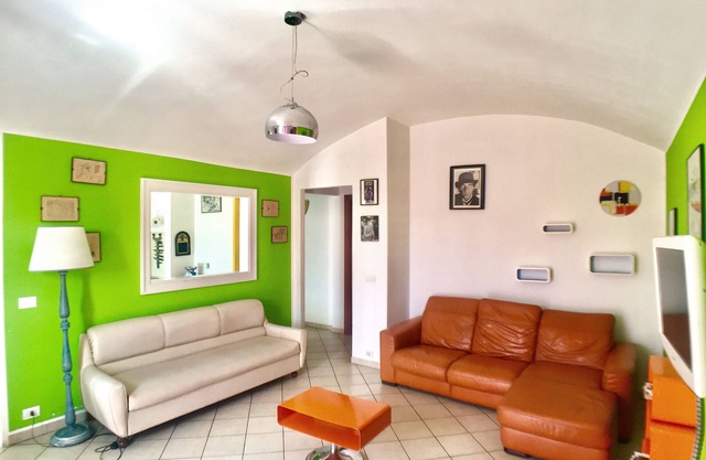 Bright and cozy apartment 10 minutes walk from the center