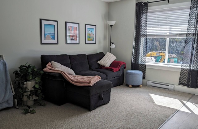 Bright and new guest suite on Triangle Mountain.