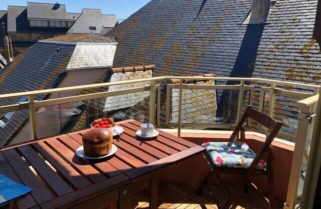 Bright and quiet nest with terrace near beaches