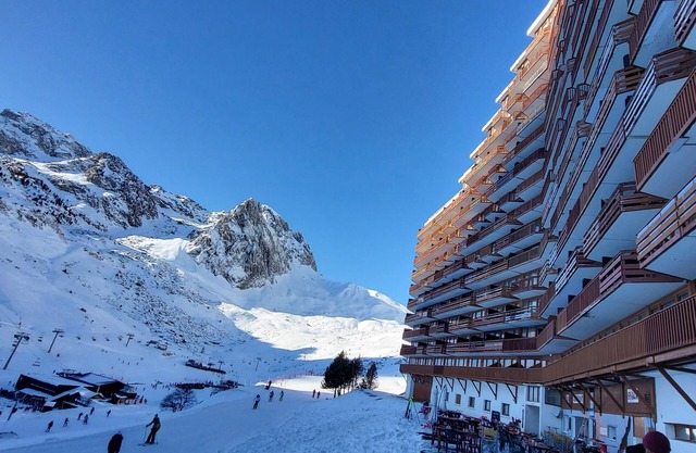 Bright apartment, 4 people. La Mongie-tourmalet. at the foot of the slopes