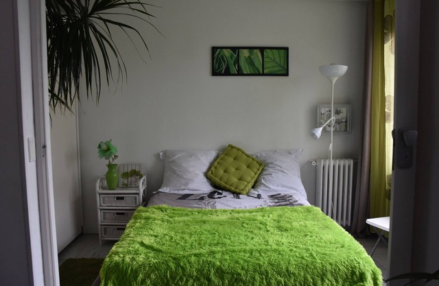 Bright apartment near Bois (450 m) and Château de Vincennes metro line 1