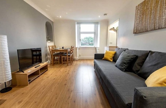 ☆Bright Apartment, Near University + City Centre☆