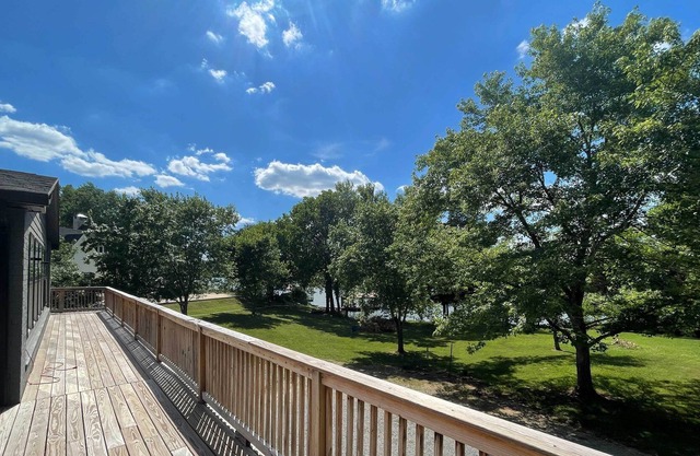Bright Apartment w/ Deck & Old Hickory Lake Access