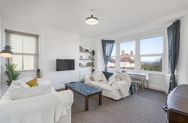 Bright Apartment w/Parking & Distant Sea Views