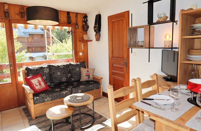 Bright Apartment with Sunny Balcony in Samoëns Village