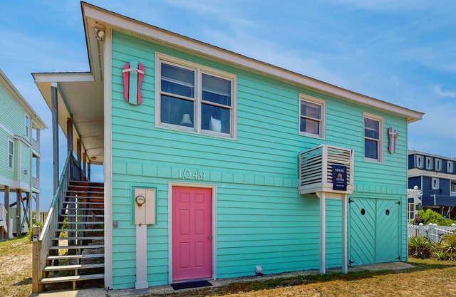 Bright, Beachfront Family Home w/Central AC, WiFi, Ping-Pong Table, W/D, Deck