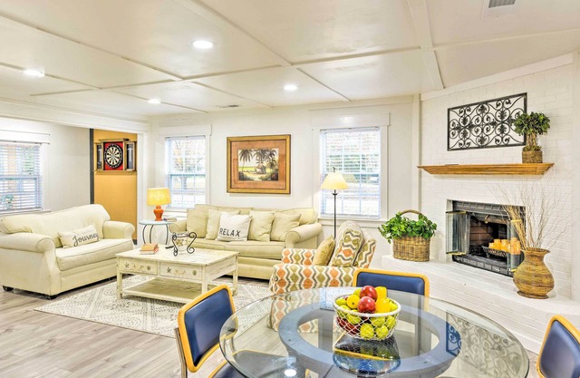 Bright Beaufort Home w/Porch & Fire Pit!