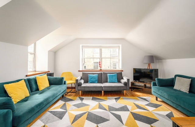 Bright City Centre Apartment