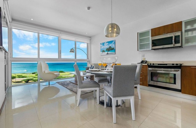 Bright Colors combined with a Turquoise Ocean View