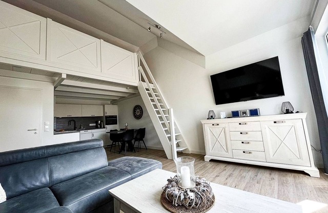 Bright, comfortably furnished apartment directly on the dike and beach! - Residence