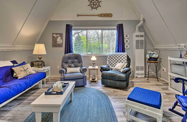 Bright & Cozy A-Frame Studio: Steps to River!